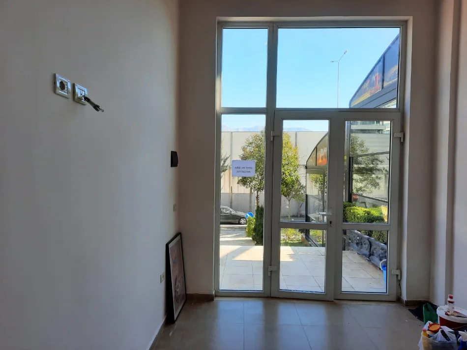 Tirane, jepet me qera ambjent biznesi Kati 0, 22 m² 350 € (Kopshti Zoologjik)