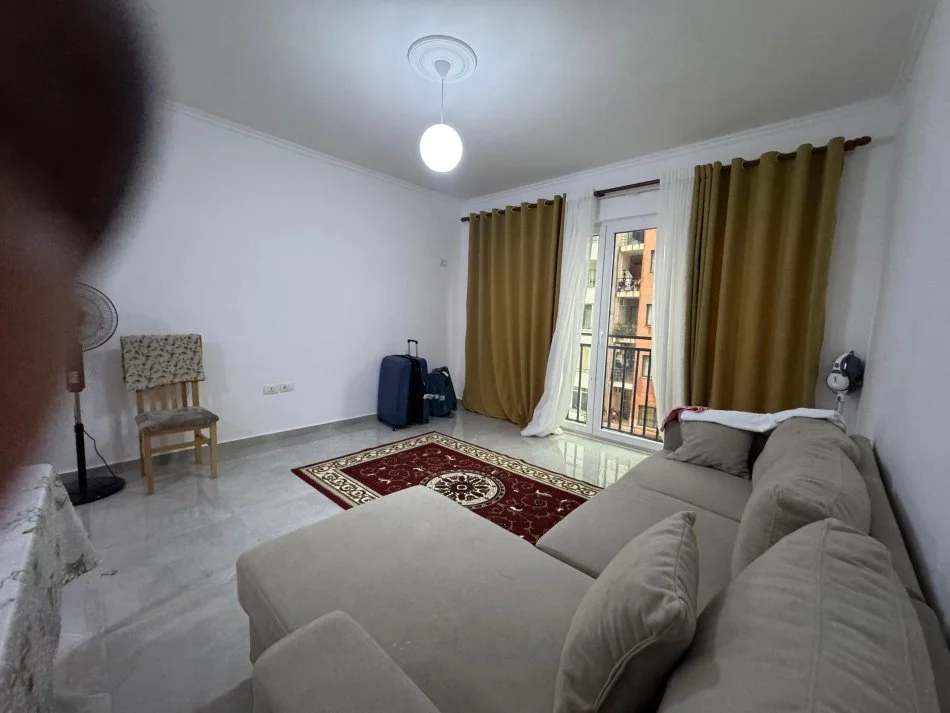 Tirane, jepet me qera apartament 1+1 Kati 4, 56 m² 450 € (Yzberisht)