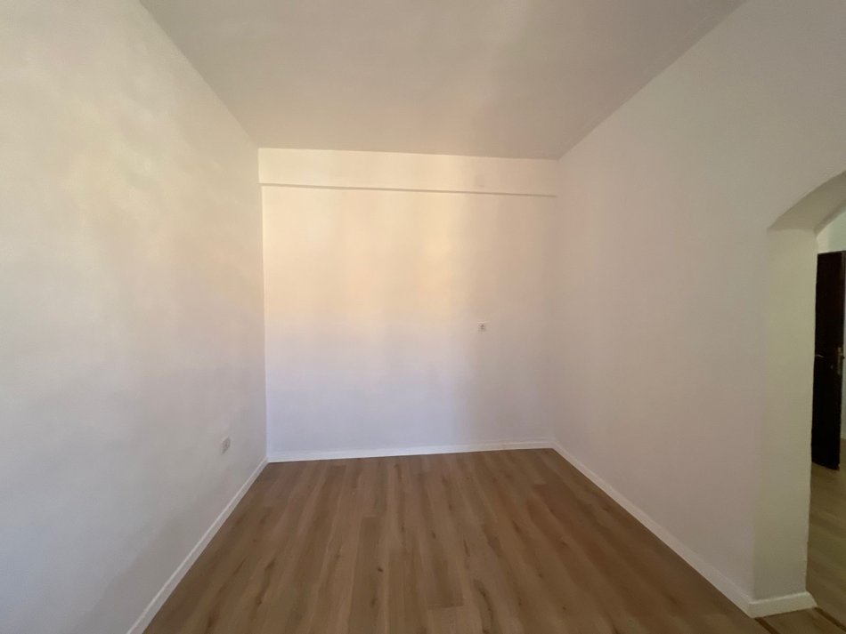 Korce, jap me qera apartament 1+1 Kati 4, 40 m²