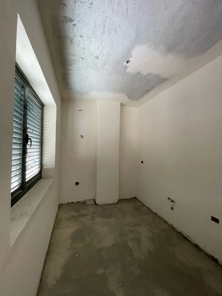 Durres, jepet me qera ambjent biznesi Kati 2, 155 m² 400 € (Durres)