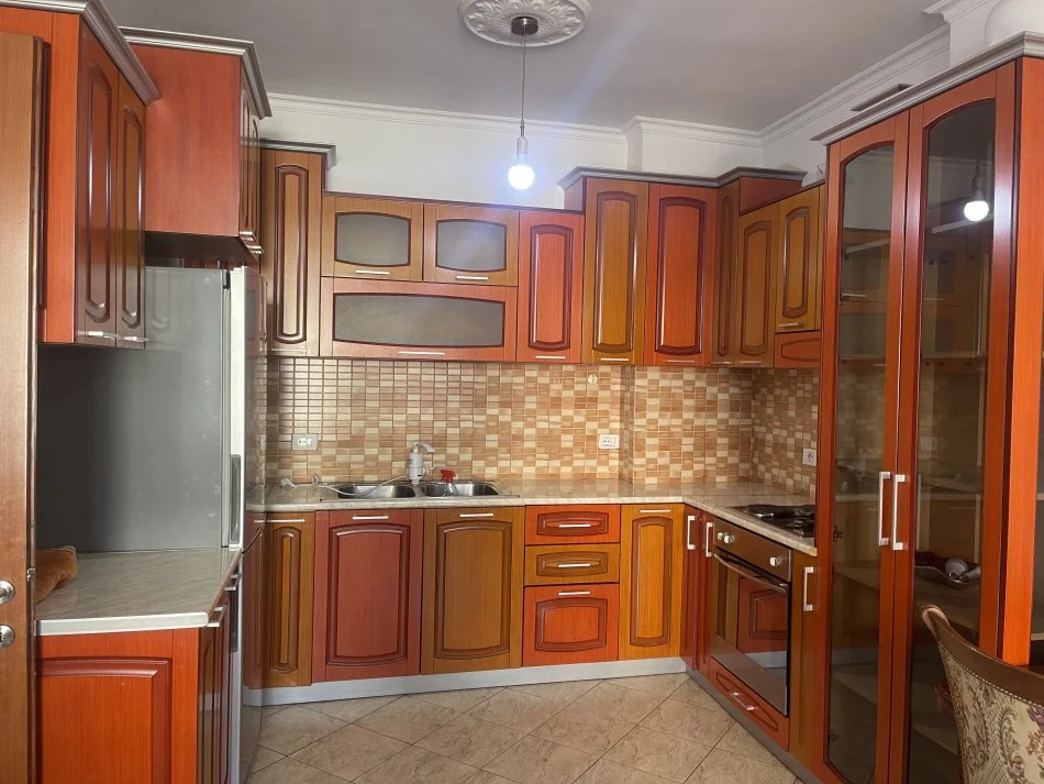 Tirane, shes apartament 1+1 ne Astir prane Rrethit 94900€ (Rruga Aleksandri i Madh)