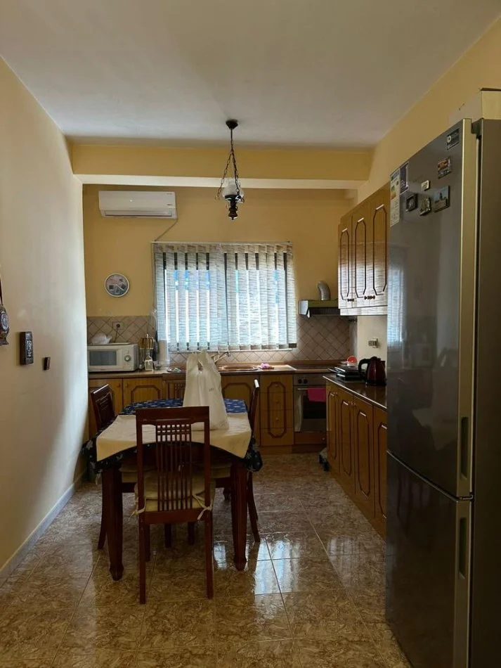 Tirane, jepet me qera apartament 2+1+Ballkon Kati 2, 100 m² 600 € (Rruga Kosovarve)