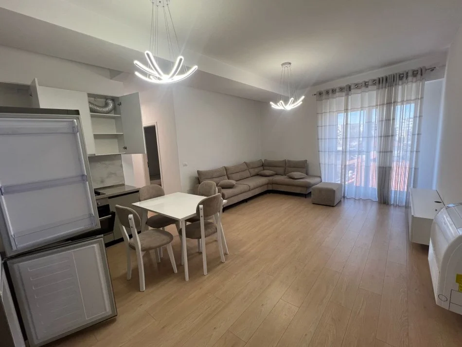 Tirane, jepet me qera apartament 2+1 , 550 € (Jordan Misja, Pallati Kontakt)