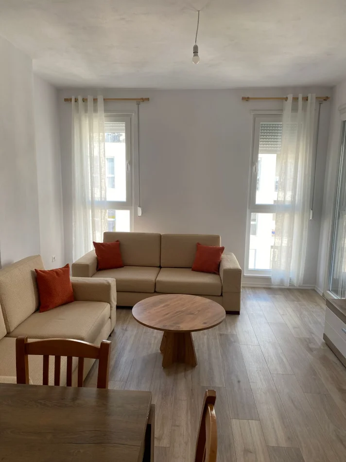 Tirane, jepet me qera apartament 2+1 Kati 7, 94 m² 500 € (Univers City)