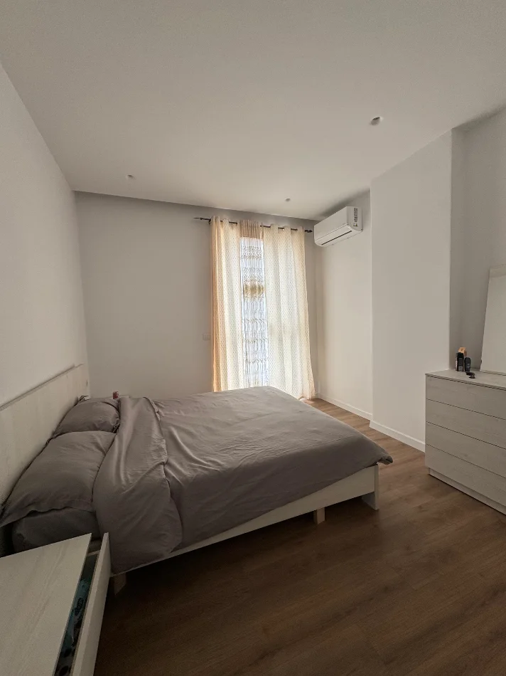 Tirane, jepet me qera apartament 1+1+Ballkon , 65 m² 350 € (Apartament 1+1 Per Qera Univers City I Pabanuar Me Pare)