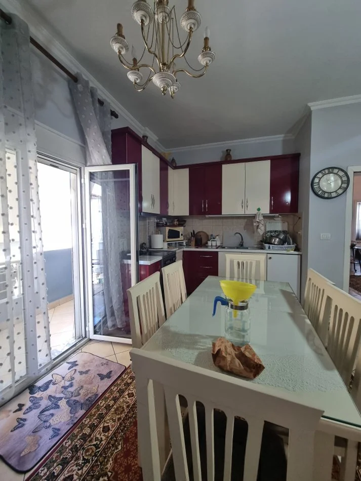 Tirane, shitet Vile 3 Katshe , 347 m² 280.000 € (Kamez)