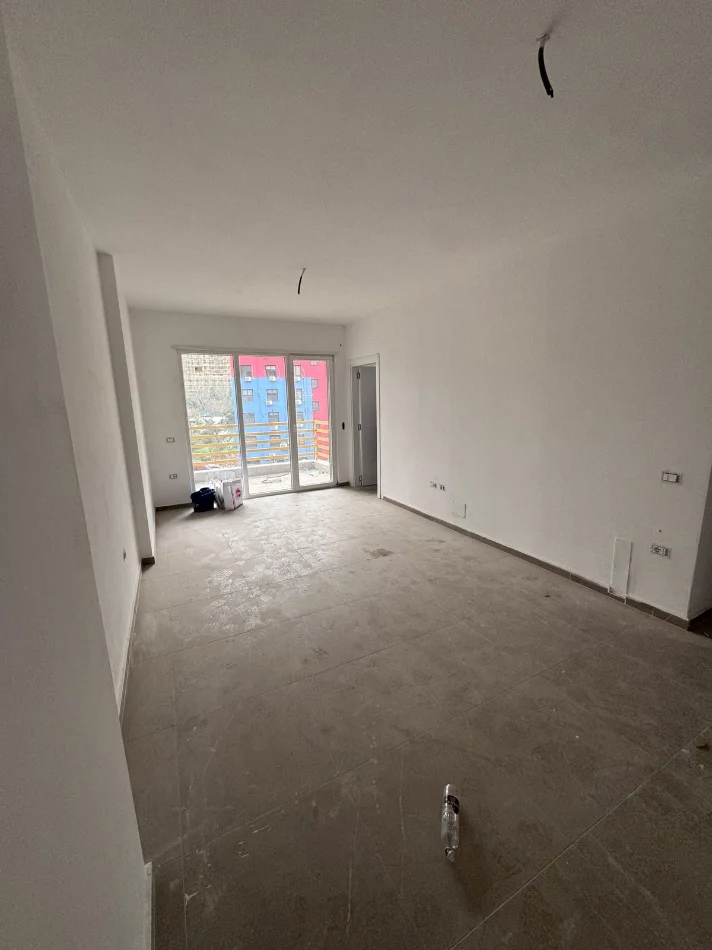 Tirane, jepet me qera zyre Kati 3, 61 m² 450 € (Kompleksi E88)