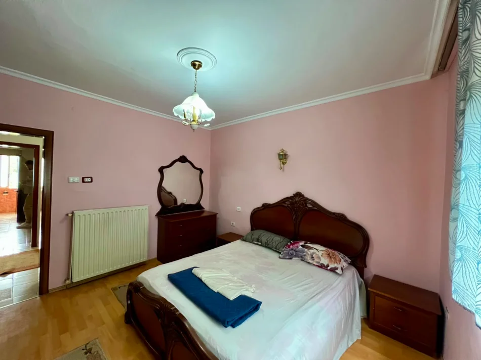 Tirane, jepet me qera apartament 2+1 Kati 4, 85 m² 700 € (Pazari i ri)