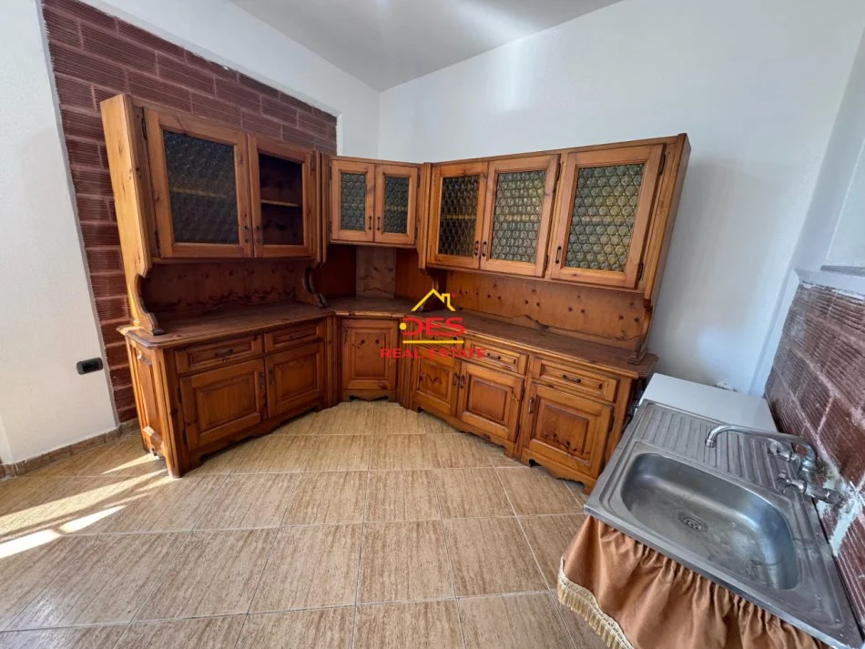 Vlore, shitet shtepi Kati 1, 364 m² 190.000 € (Rruga Ali Demi)