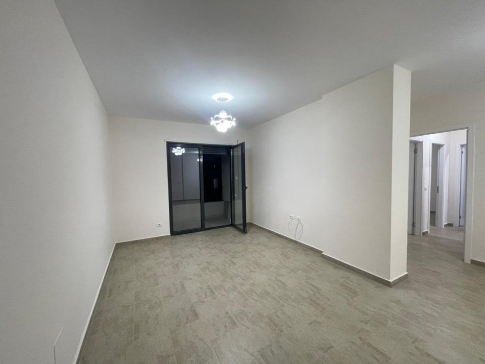 Tirane, jepet me qera zyre Kati 3, 110 m² 700 € (Rruga Karl Gega)