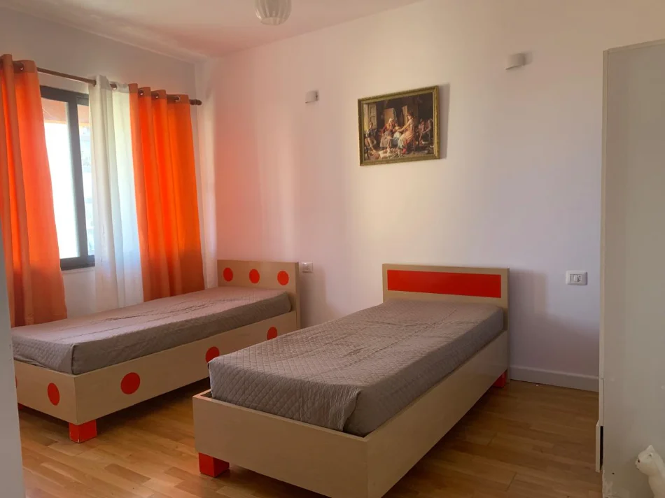 Tirane, shes apartament 2+1+Ballkon Kati 4, 159.390 € 