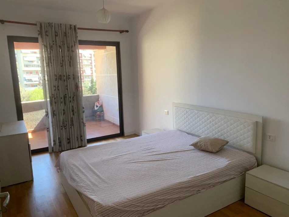 Tirane, shes apartament 2+1+Ballkon Kati 4, 159.390 € 