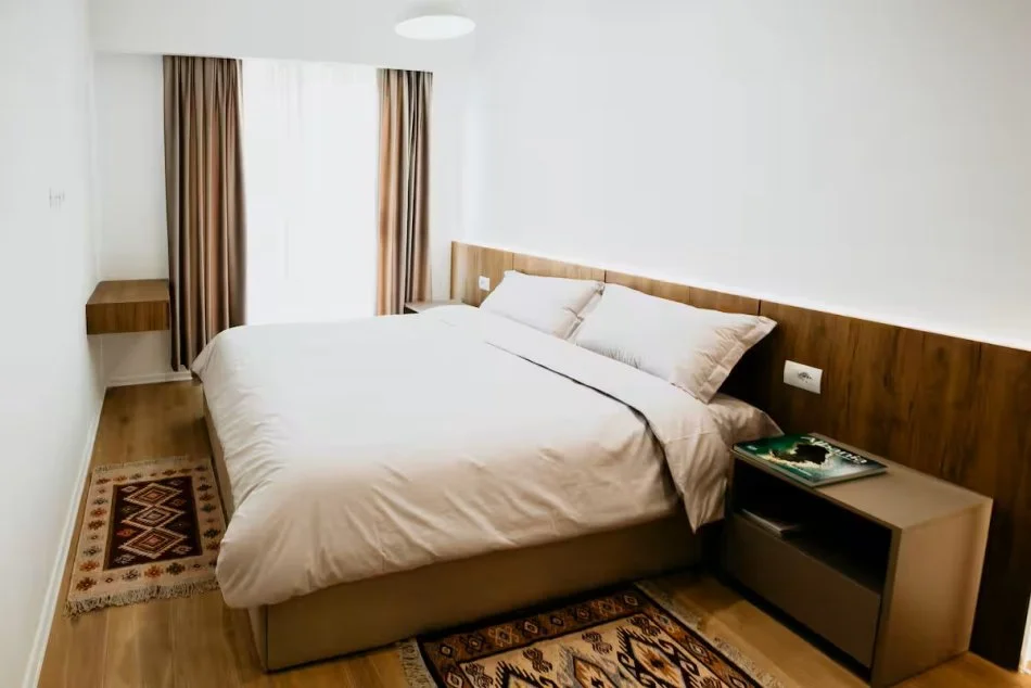 Tirane, jepet me qera apartament 1+1+Ballkon Kati 3, 46 m² 590 € (Rr. Ramazan Bogdani 5)