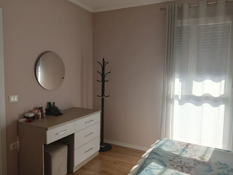 Tirane, jepet me qera apartament 1+1 Kati 9, 63 m² 500 € 