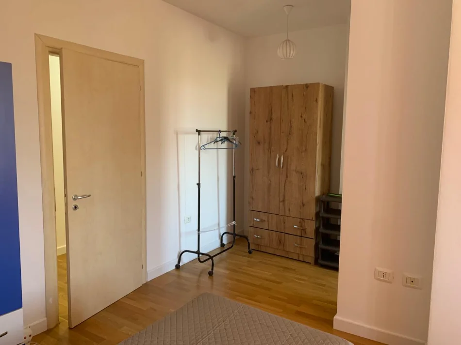 Tirane, shes apartament 2+1+Ballkon Kati 4, 159.390 € 