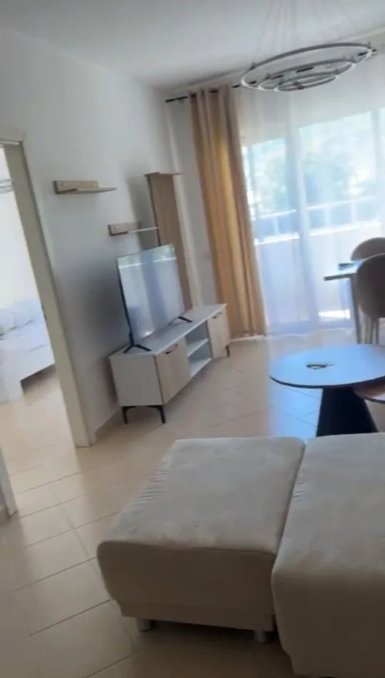 Tirane, jepet me qera apartament 1+1 Kati 1, 80 m² 500 € 