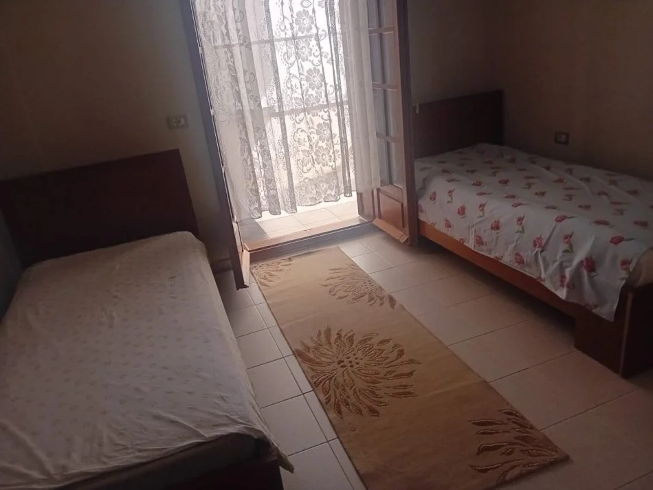 Tirane, jepet me qera shtepi 2+1+Ballkon Kati 1, 380 € (Don bosko)