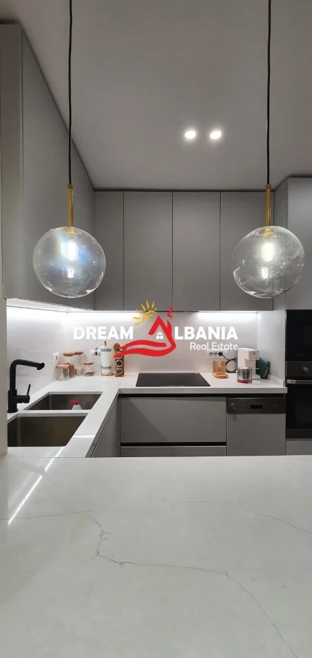 Tirane, jepet me qera apartament 1+1 Kati 4, 65 m² 500 € (Yzberisht)