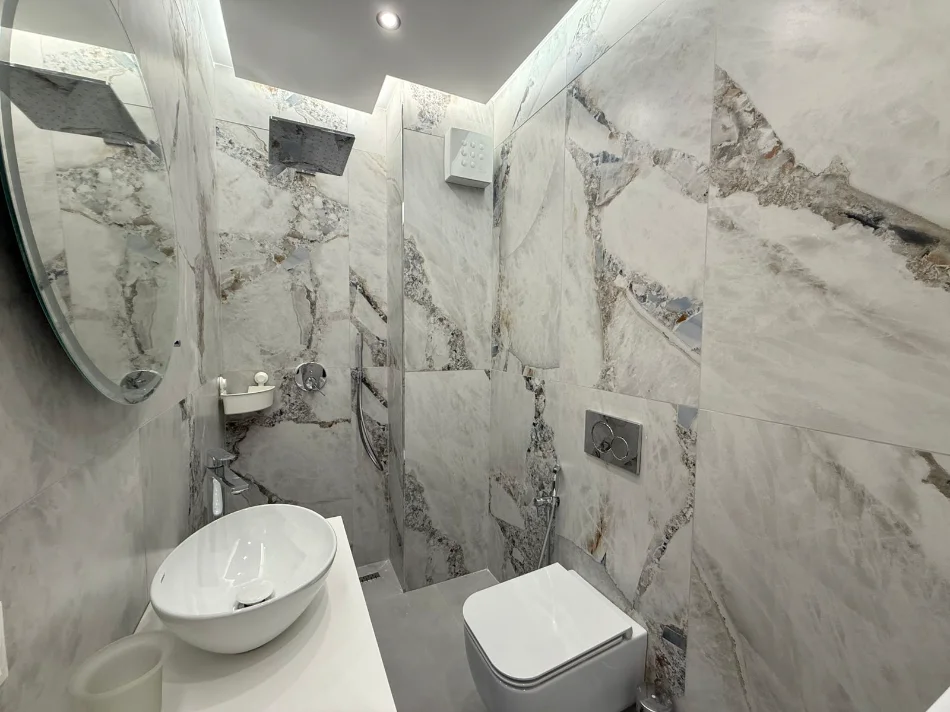 Tirane, jepet me qera apartament 2+1 Kati 8, 96 m² 950 € 