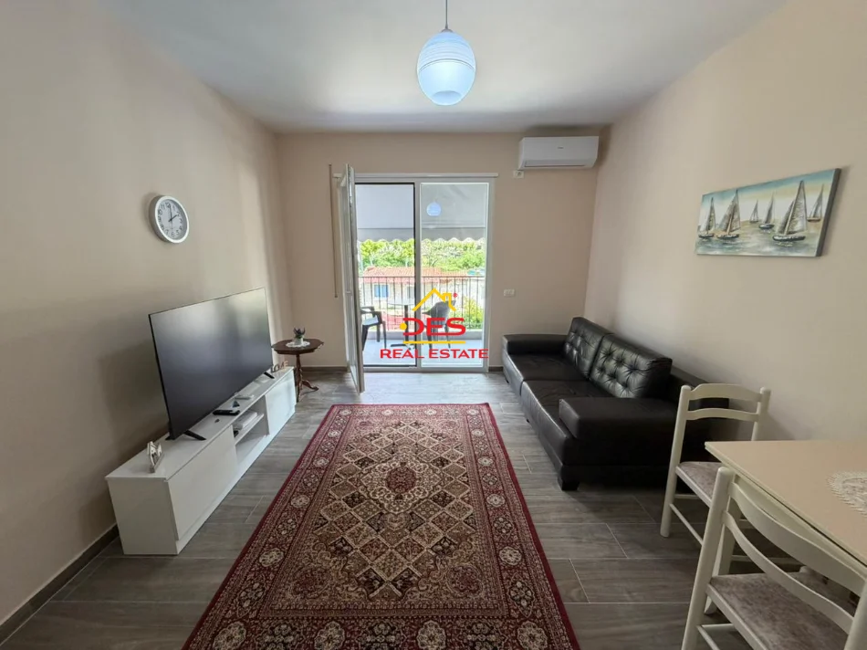 Vlore, jepet me qera apartament 1+1+Ballkon Kati 3, 70 m² 450 € (Lungomare)