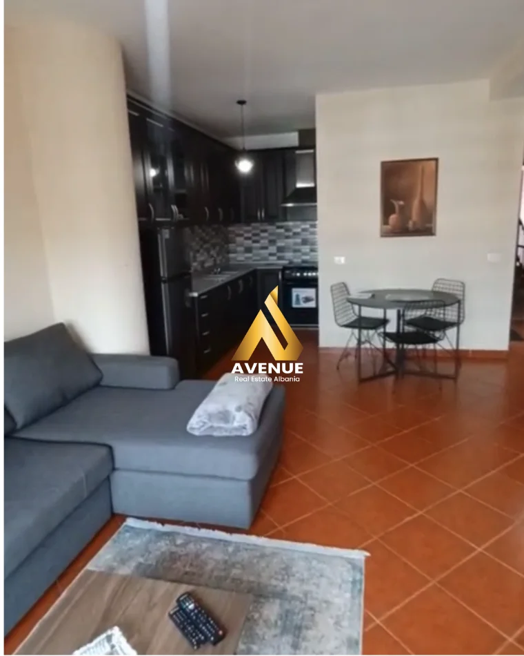 Tirane, jepet me qera apartament 1+1+Ballkon Kati 9, 60 m² 450 € Pallati me Shigjeta Tirane