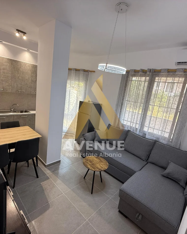Tirane, jepet me qera apartament 1+1+Ballkon Kati 4, 50 m² 520 € (Rruga Hamdi Pepo)