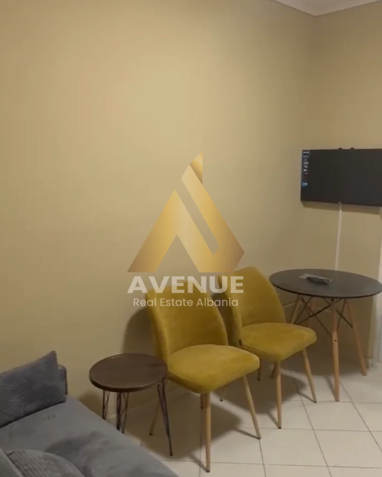 Tirane, jepet me qera garsonier 1+1 Kati 2, 30 m² 480 € (Rruga Muhamet Gjollesha)