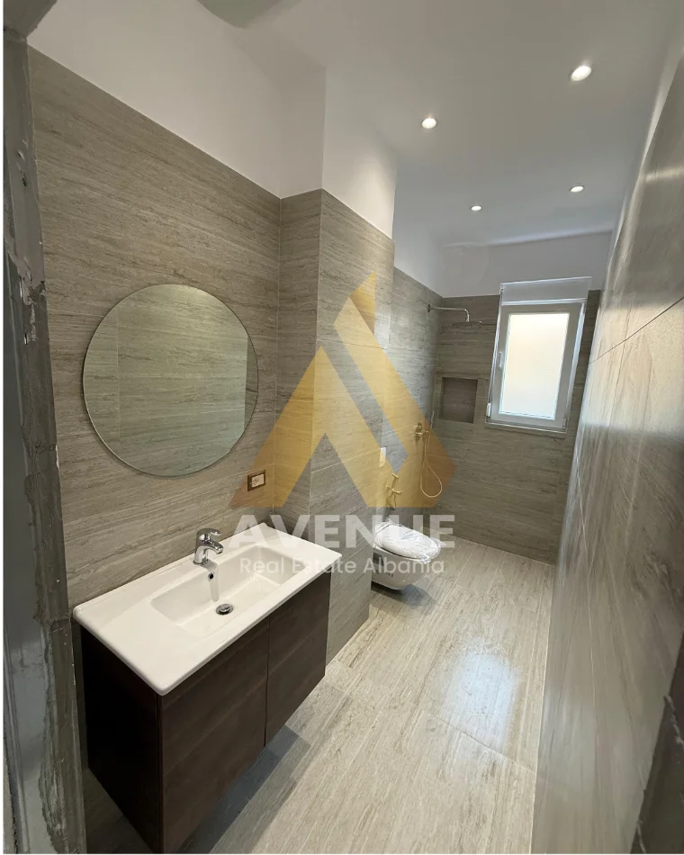 Tirane, jepet me qera apartament 1+1+Ballkon Kati 4, 50 m² 520 € (Rruga Hamdi Pepo)