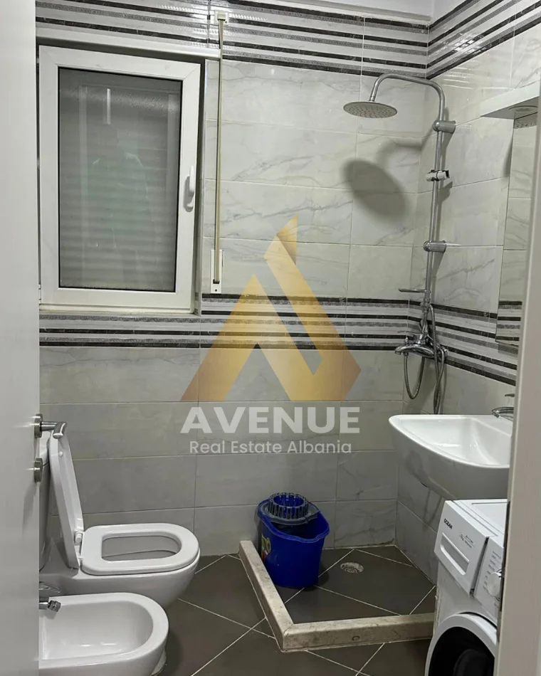Tirane, jepet me qera apartament 2+1+Ballkon Kati 1, 90 m² 620 € (selite e vjeter)