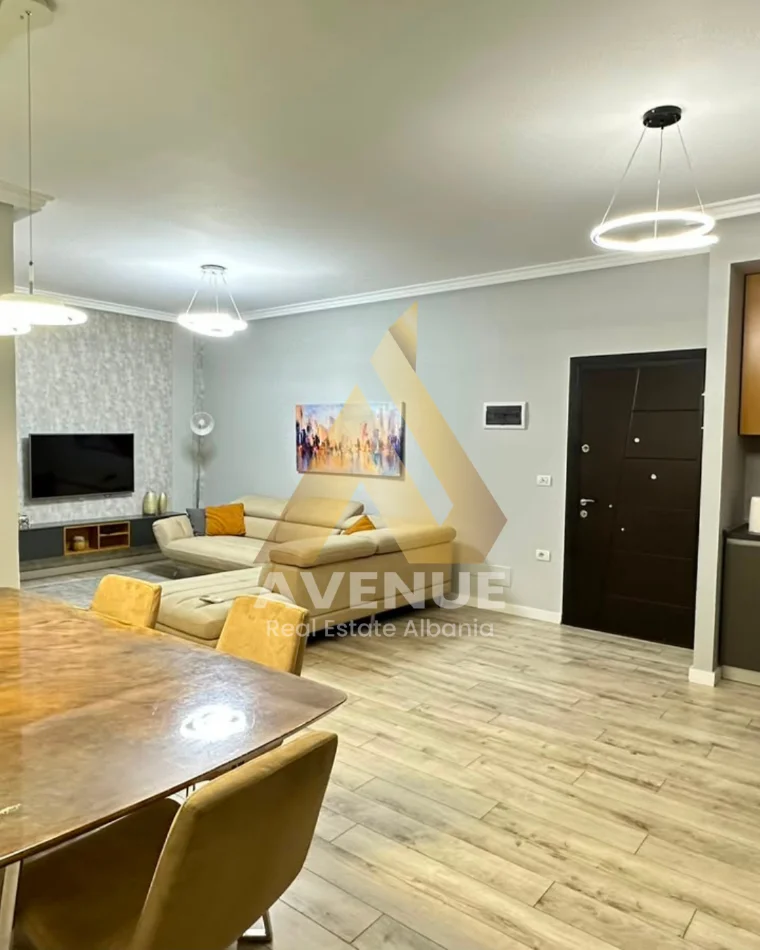 Tirane, jepet me qera apartament 2+1+Ballkon Kati 1, 90 m² 620 € (selite e vjeter)