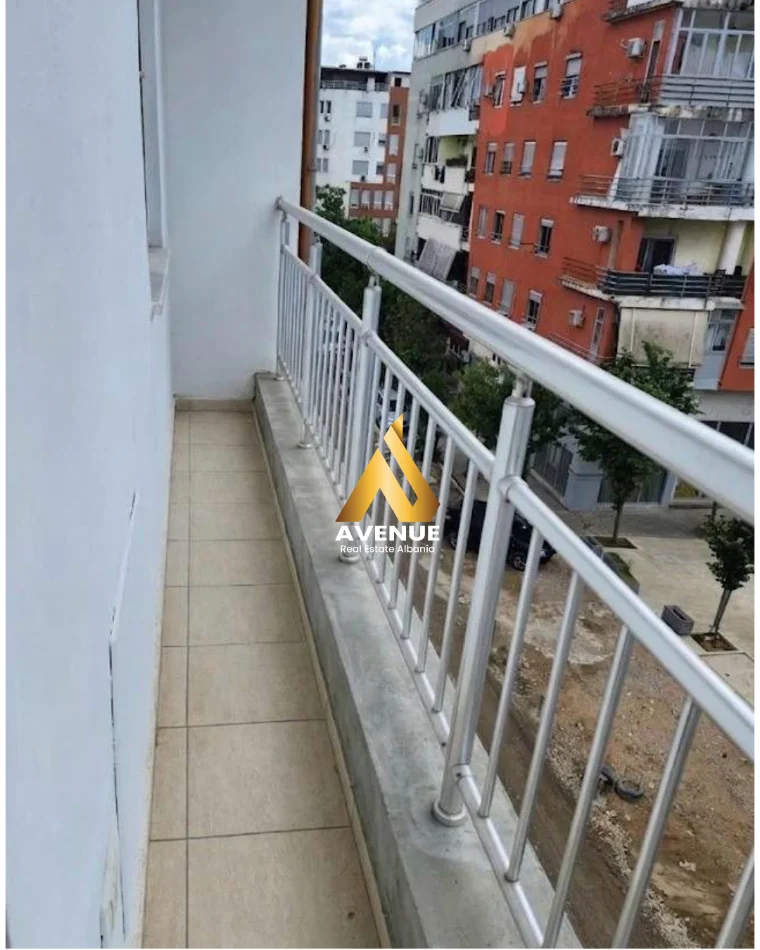 Tirane, jepet me qera apartament 2+1 Kati 3, 100 m² 550 € (Bulevardi Ri)