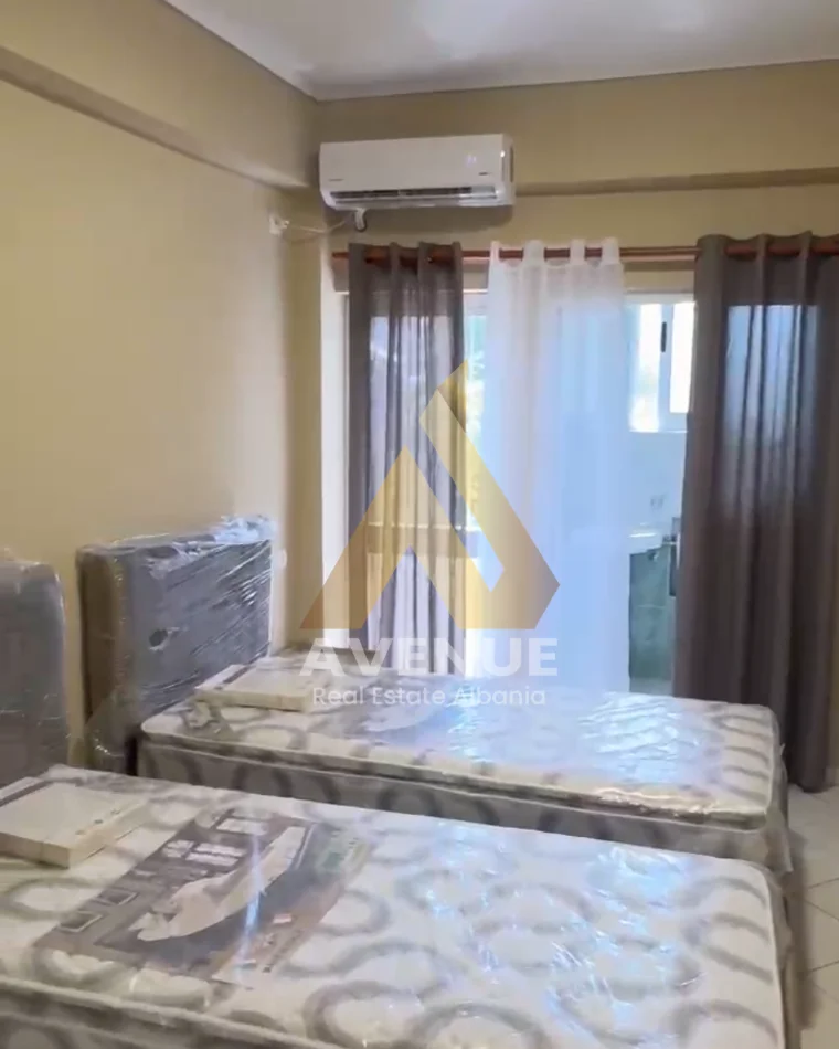 Tirane, jepet me qera garsonier 1+1 Kati 2, 30 m² 480 € (Rruga Muhamet Gjollesha)