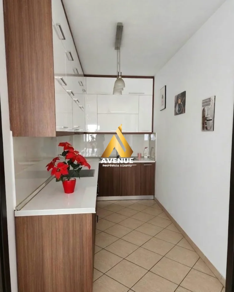 Tirane, jepet me qera apartament 2+1 Kati 3, 100 m² 550 € (Bulevardi Ri)