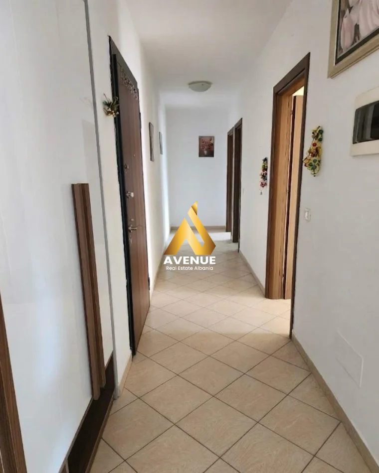 Tirane, jepet me qera apartament 2+1 Kati 3, 100 m² 550 € (Bulevardi Ri)