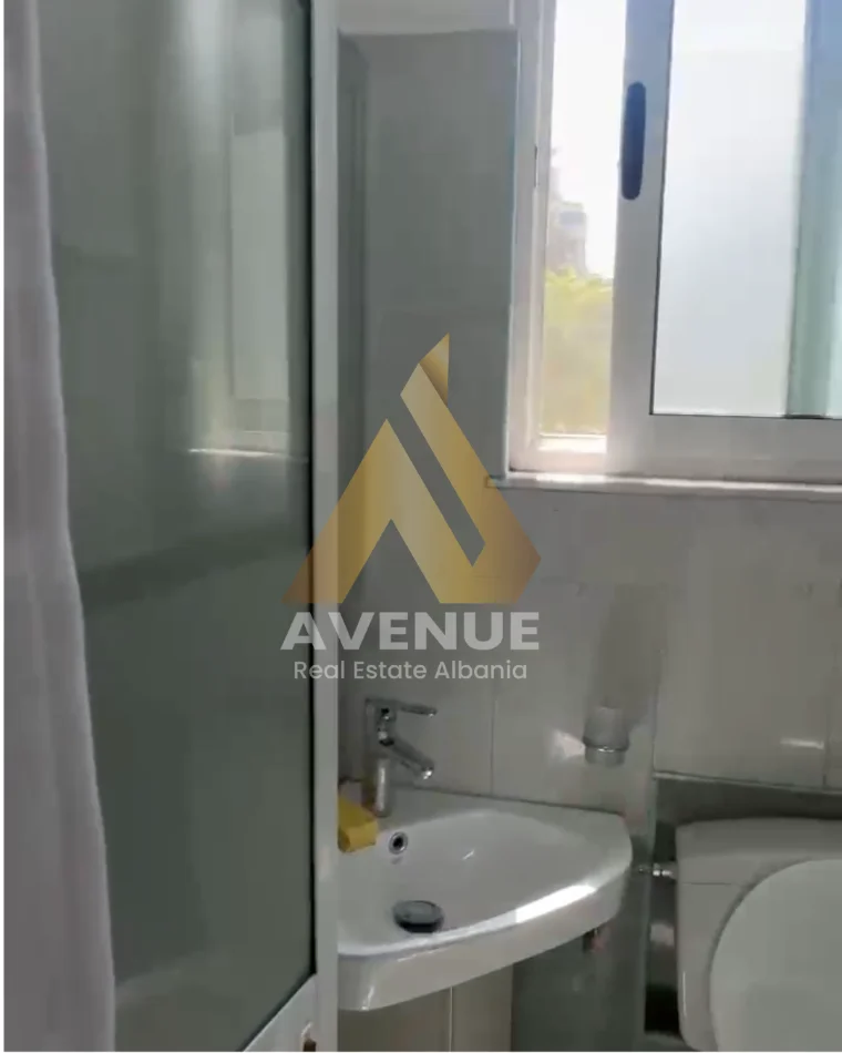 Tirane, jepet me qera garsonier 1+1 Kati 2, 30 m² 480 € (Rruga Muhamet Gjollesha)