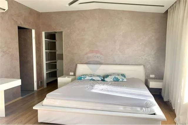 Tirane, jepet me qera Vile 3 Katshe 350 m² 2.200 Euro (Prane TEG)