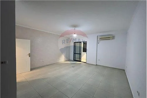 Tirane, jepet me qera zyre Kati 4, 115 m² 800 € (Stadiumi Dinamo)