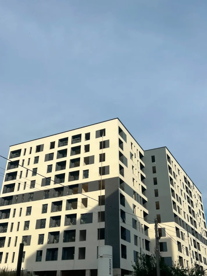 Tirane, shitet apartament 2+1 , 104 m² 162.270 € (Pran rrethit të klanit)