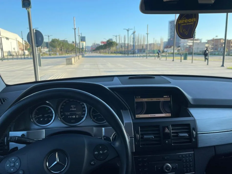 Tirane, shes SUV | Fuoristrad | Xhip Mercedes Benz GLK 220 Nafte, e bardhë automatik Kondicioner 219.000 km 10.899 €