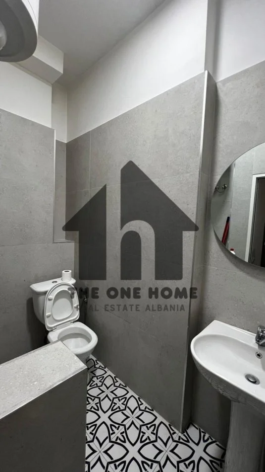 Tirane, jepet me qera apartament 1+1+Ballkon Kati 2, 70 m² 500 € (Rruga Barrikadave)