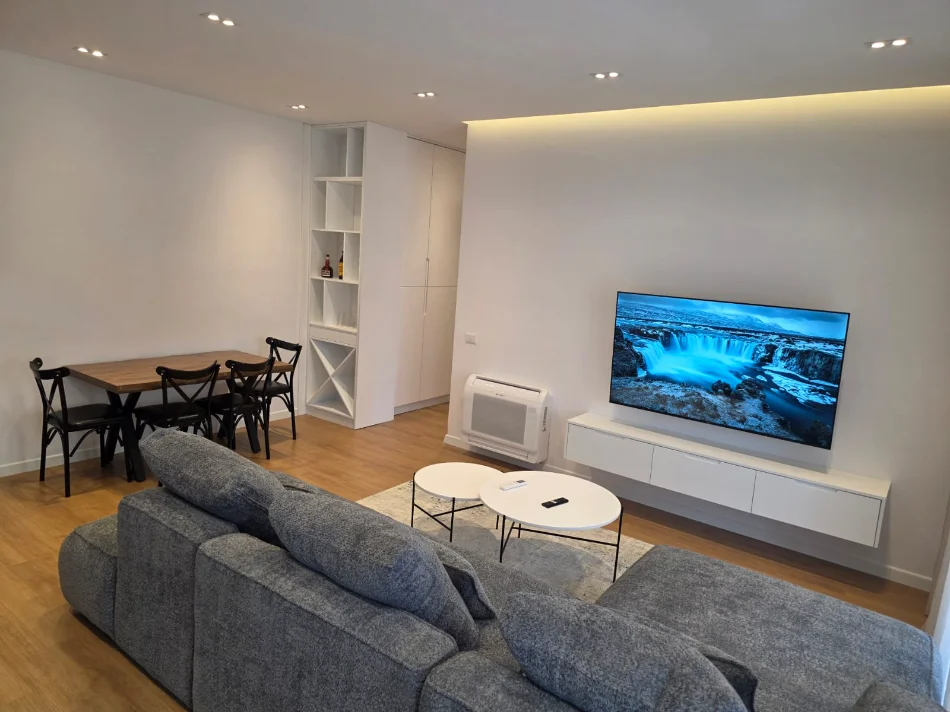 Tirane, jepet me qera apartament 1+1+Aneks+Ballkon Kati 4, 72 m² 1.000 € (KOMPLEKSI DELIJORGJI)
