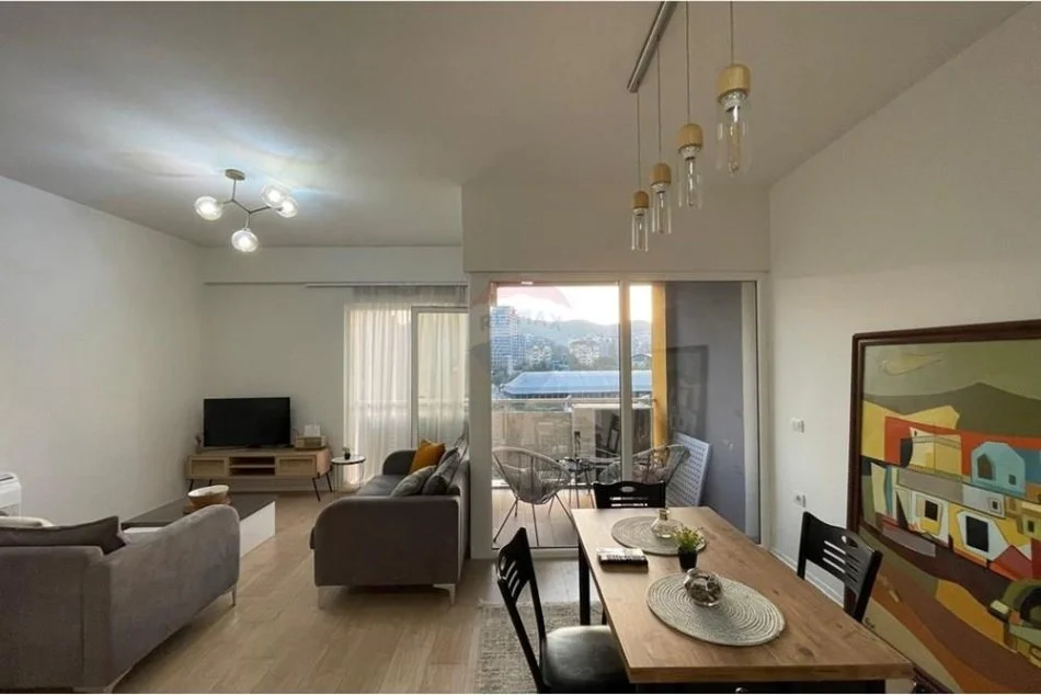 Tirane, jepet me qera apartament 2+1+Aneks+Ballkon Kati 4, 94 m² 1.200 € (Rruga e Kosovareve)