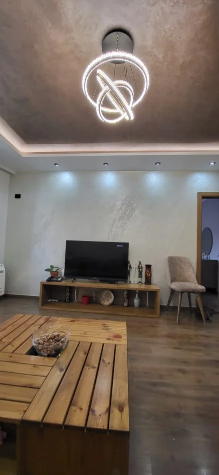 Tirane, shitet apartament 2+1+Ballkon Kati 2, 100 m² 260.000 € (Komuna e Parisit)