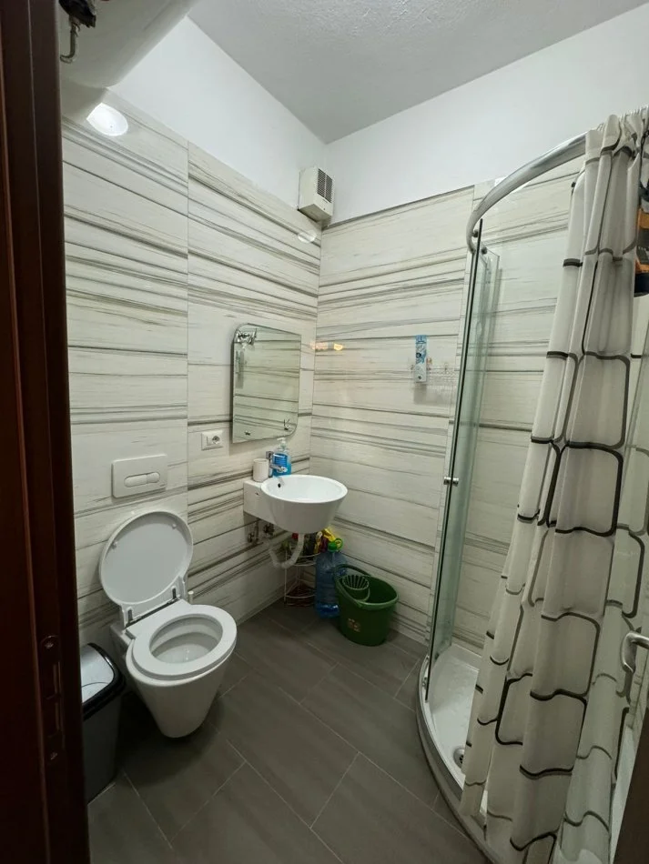 Tirane, jepet me qera apartament 2+1+Ballkon Kati 2, 90 m² 800 € (Myslym shyri)