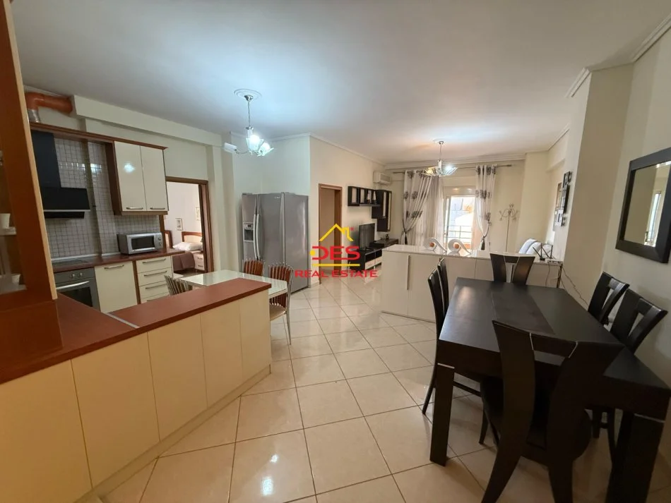 Vlore, shitet apartament 3+1+Ballkon Kati 6, 145 m² 200.000 € (Rruga Hasan Kushta)