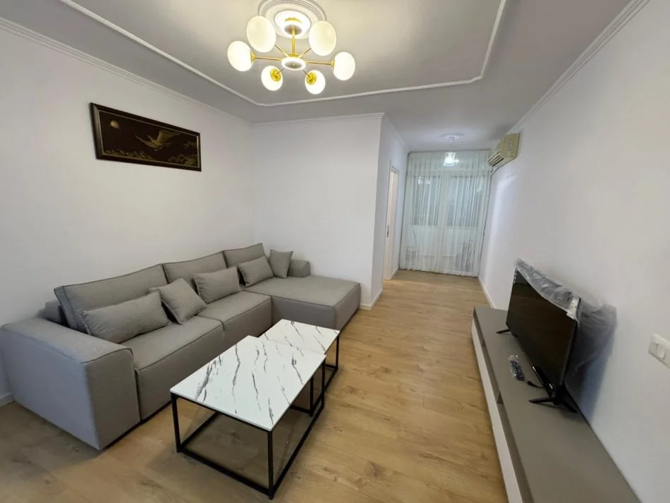 Tirane, jap me qera apartament 2+1 , 620 € 