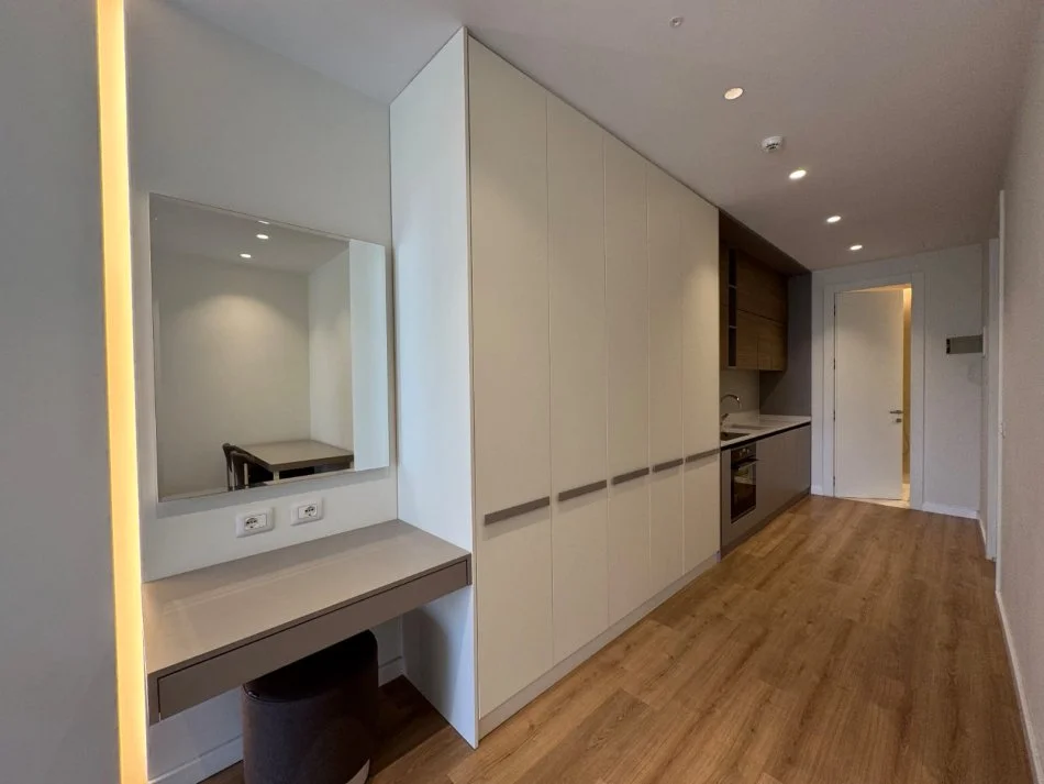 Tirane, jepet me qera garsonier 1+1 Kati 3, 50 m² 550 € (Liqeni i Thate)