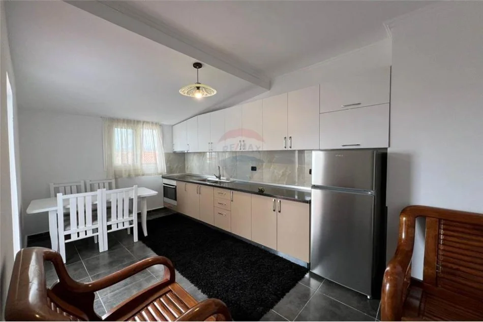 Tirane, jepet me qera apartament 1+1 Kati 3, 91 m² 400 € (Rruga e dibres)