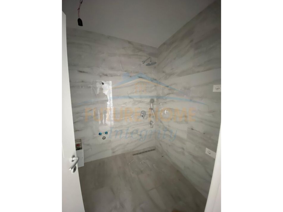 Tirane, jepet me qera apartament 1+1+2 Ballkon2 per Zyra Kati 6, 80 m² 1.000 € (Rruga e Kavajes)