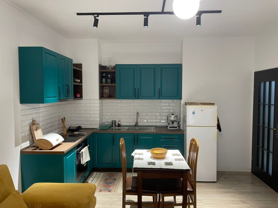 Tirane, jepet me qera apartament 1+1+Ballkon Kati 4, 65 m² 600 € (Rruga e Dibres)